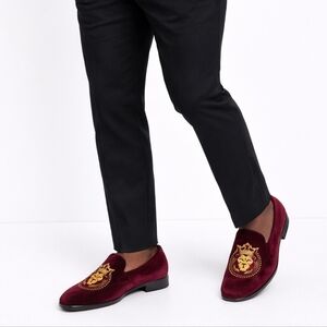 Men's Burgundy Velvet Loafers with Gold Lion Crest – ElanRoman Size 46/12 NEW